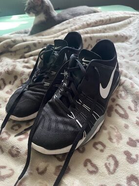 Nike free TR six(cat not included)